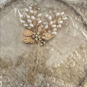 Elegant Gold and White Hair Comb